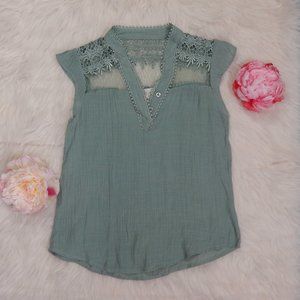 Sweet Wanderer Lace Trim Top